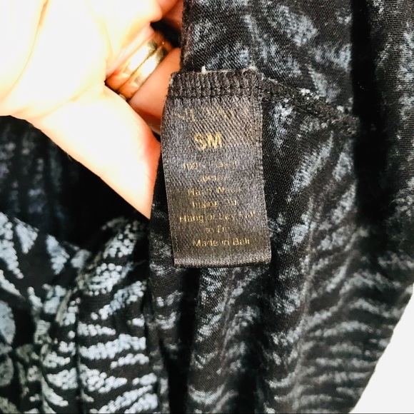 Revolve Indah Leaf Print Open Back Oversized Slouchy Top Women’s S/M Blue - Picture 11 of 14